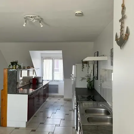 Διαμέρισμα Cosy With Large Terrace Near The *